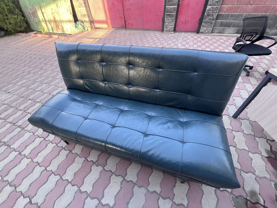 Срочно продам диван