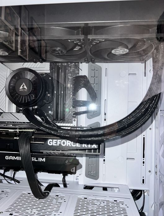 Геймърски компютър - RTX 5080, Ryzen 7 9800X3D , ГАРАНЦИЯ