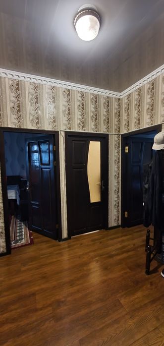 Продаётся 3 комнатная квартира М.Улугбекский Район Массив Феруза