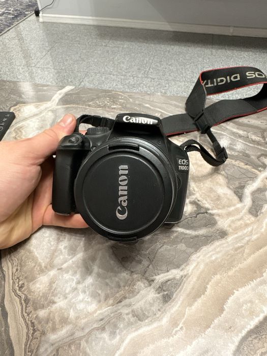 Aparat Foto Canon 1100D + obiectiv Canon EFS 18-55