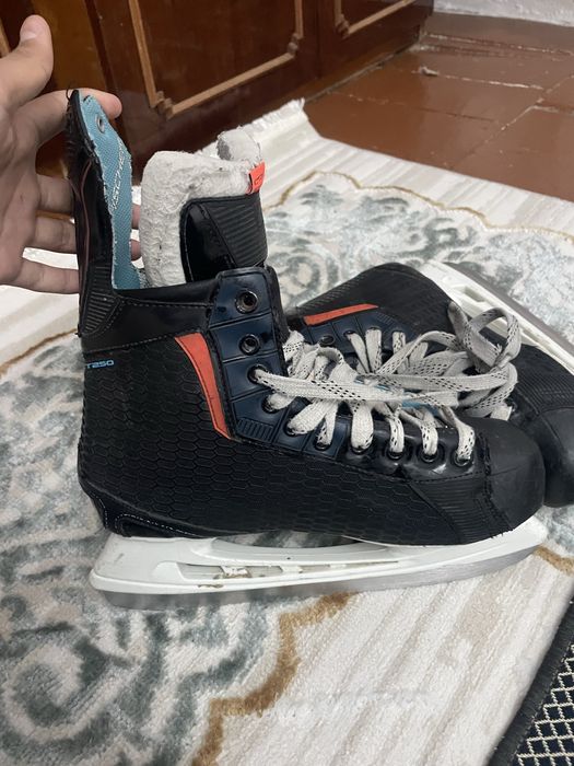 Коньки хоккейный