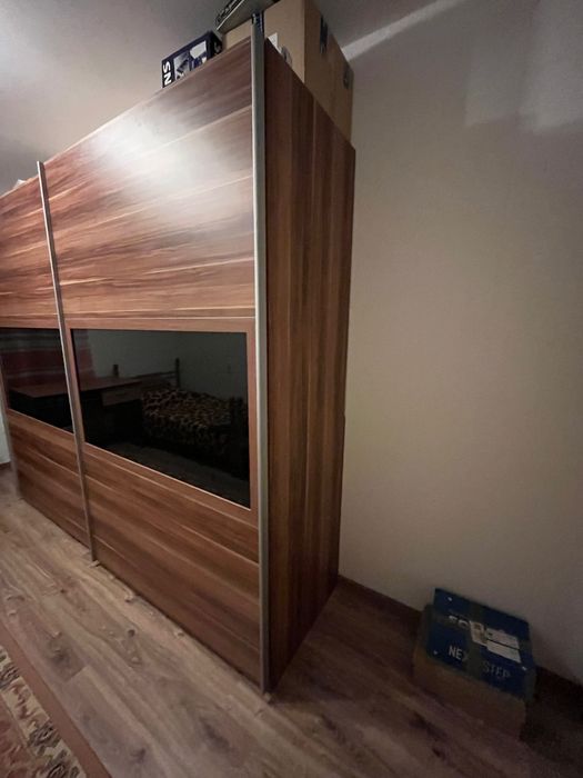 Dulap dormitor cu uși glisante