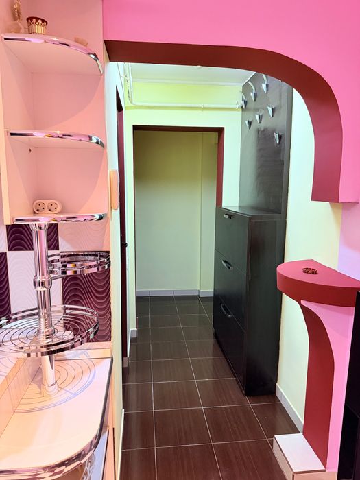 Închiriez apartament 3 camere