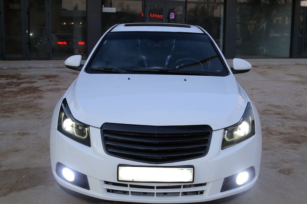 Chevrolet Cruze
5 pazisya lyuki bor.
Yili 2009.
Dvigetel 1.6
Yurgani