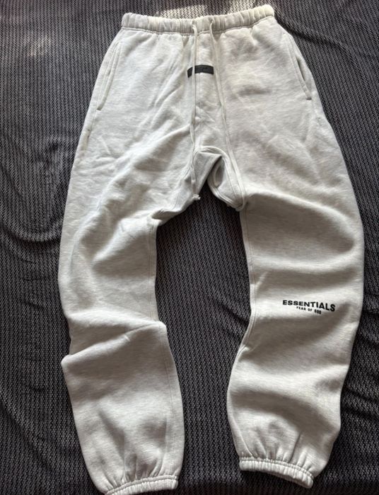 Pantaloni essentials