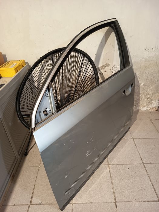 Vând ușă față stânga Passat B6