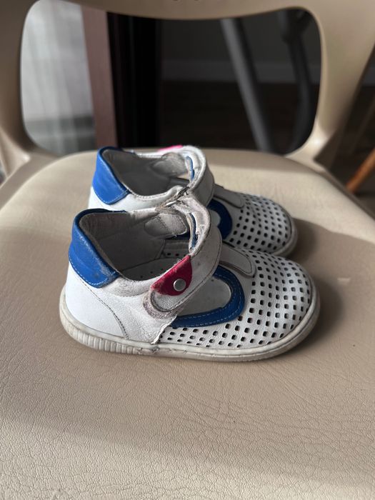 Детские сандалии