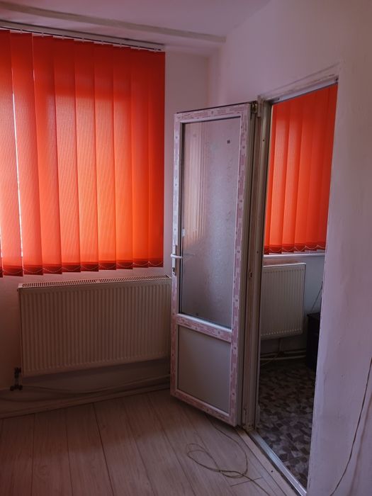 Închiriez Garsonieră.
