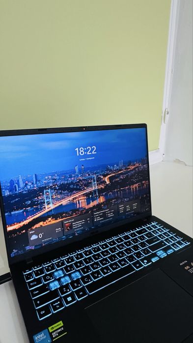 ноутбук Asus v16 с гаратией