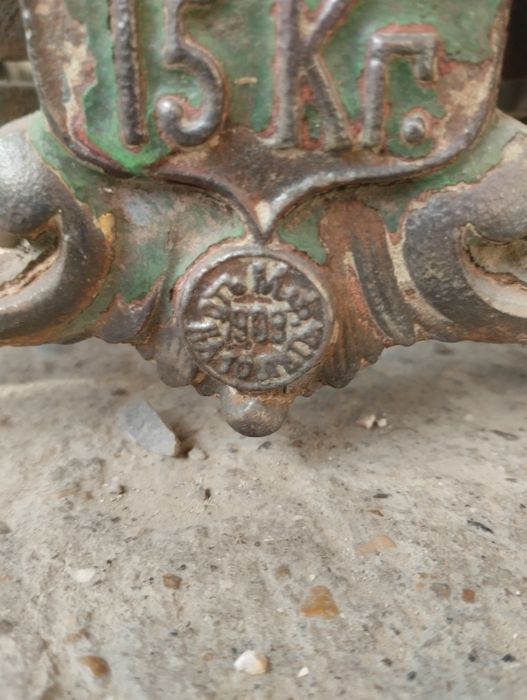 Весы старинные чугунные