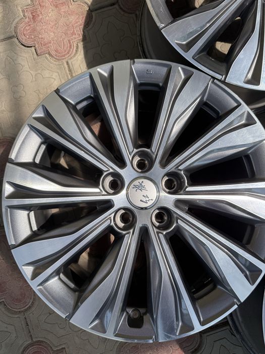 Продам диски на Hongqi eqm-5 Оригинальные