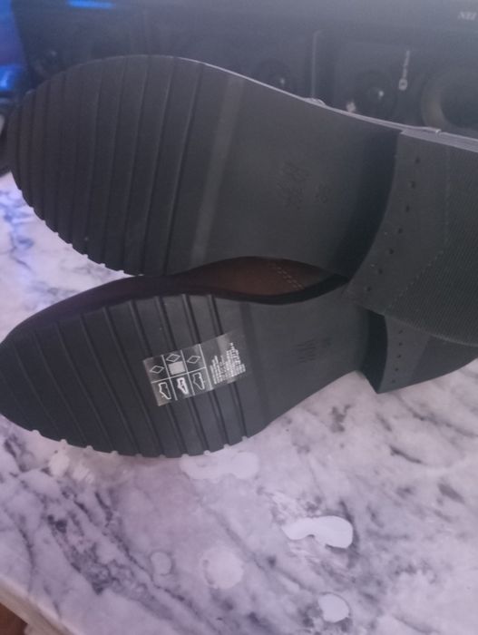 Ghetuțe H&M  noi cu eticheta