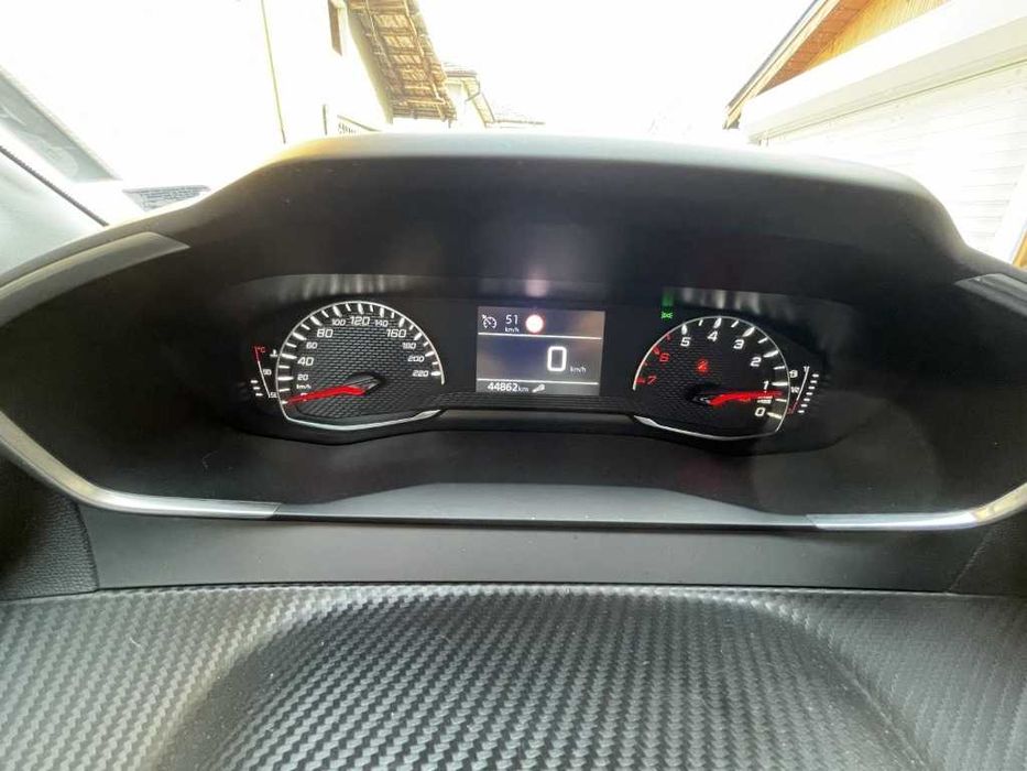 Peugeot 208 1.2 бензин 2022 в гаранция