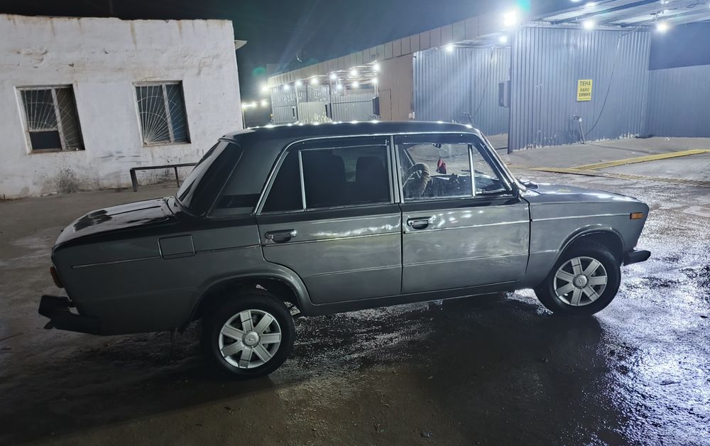 Жигули ваз 2106.