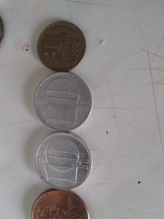 Monezi și bancnote vechi.