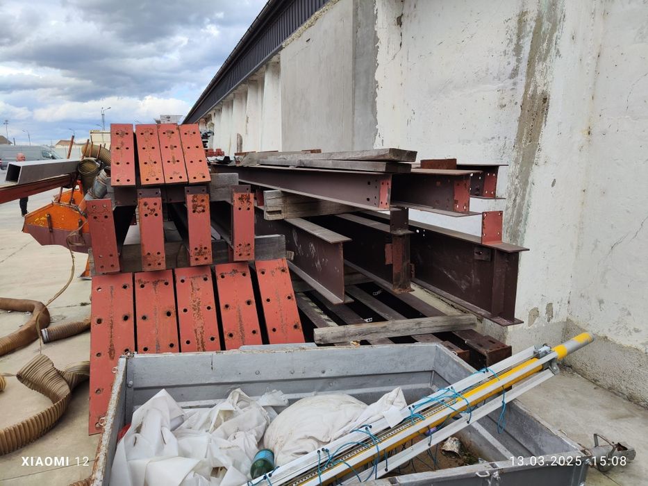 Vând structuri metalice