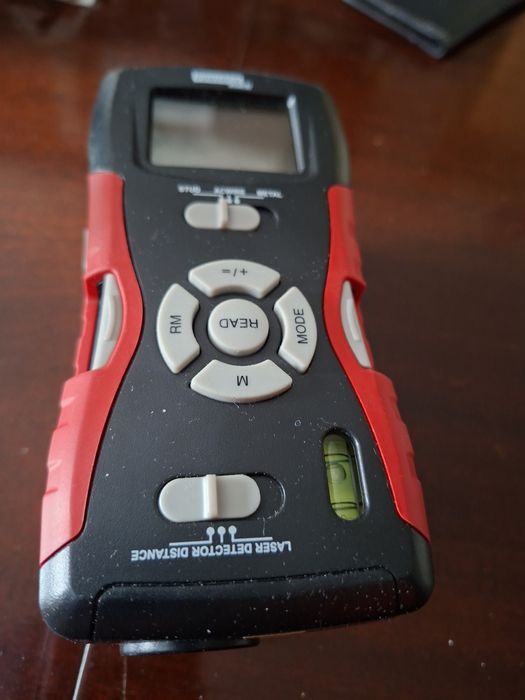 Vând detector multiplu