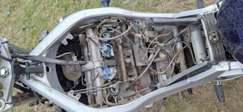 Vînd yamaha yzf 600r pentru dezmembrat  sau reparat