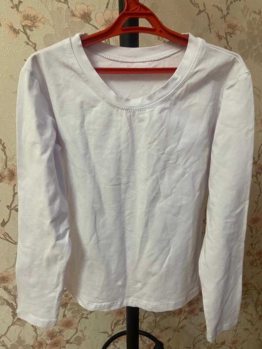 Продам разные  школьные белые блузки на девочку