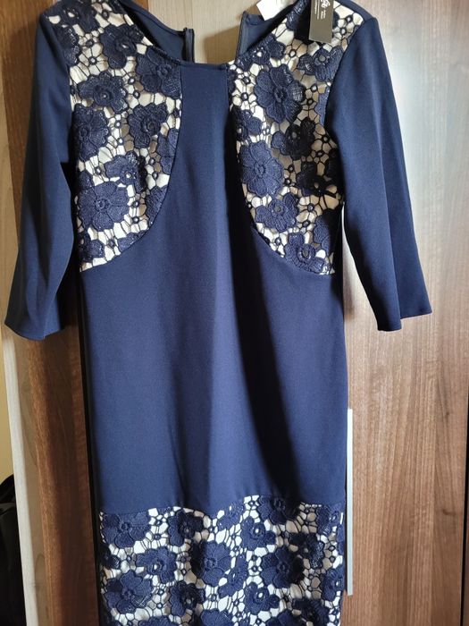 Vand rochii noi cu eticheta