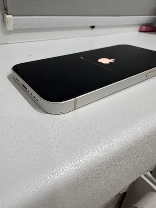 Продаю iphone 13 128