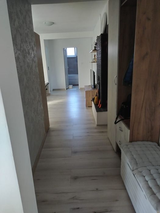 Vand casa 3 dormitoare, living, bucătărie. Intrare Popricani case noi.