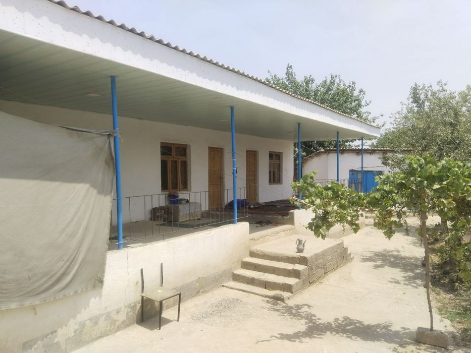 Barcha sharoitlari bor uy sotiladi