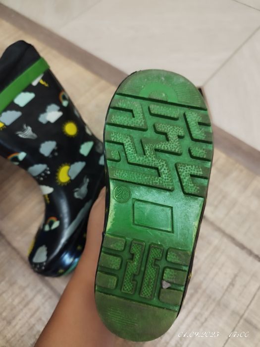 Детская обувь разная