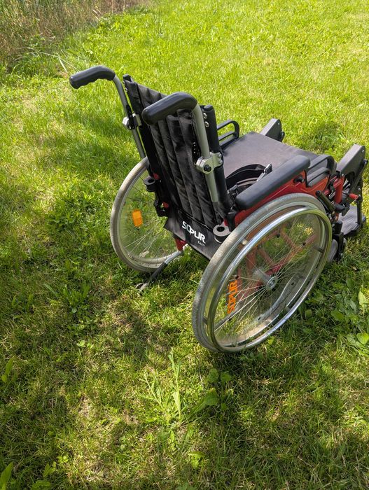 Carucior pliabil pentru persoane cu probleme speciale