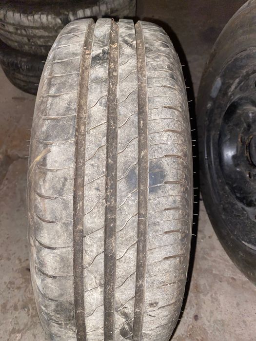 Продавам комплект Goodyear EfficientGrip  COMPACT 2 175/65R14 със стоманени джанти.