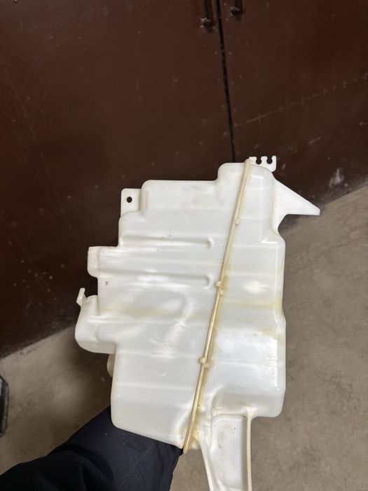 Бачок омывателя субару