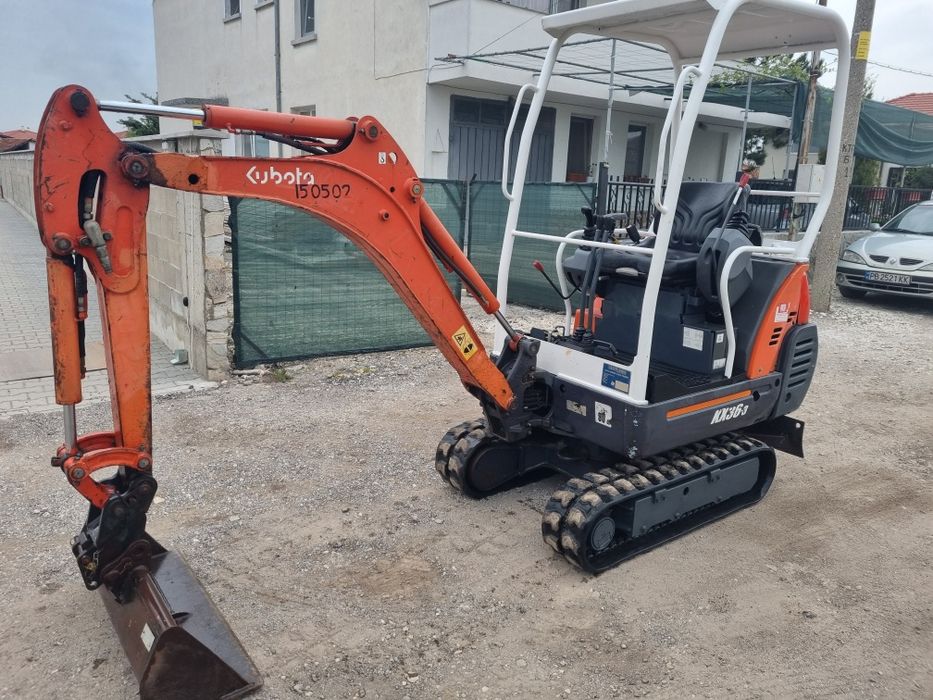 Багер Kubota KX36-3 и пътеки