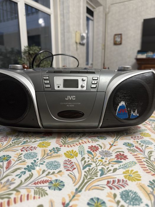 Магнитофон JVC сотилади