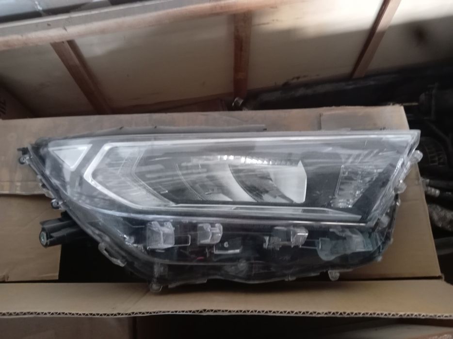 Фара на  Toyota rav4 2019