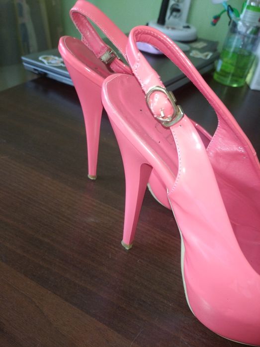 Продам босоножки