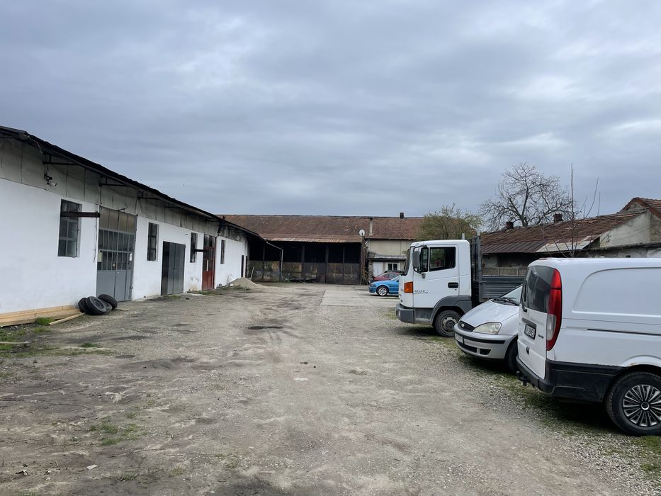 Imobil situat central,1465 mp teren,500 mp cladiri
