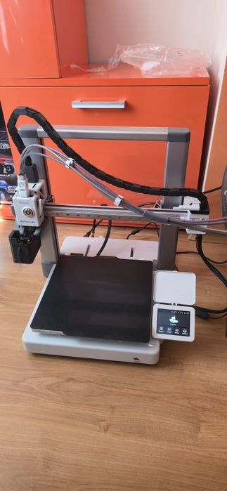 Продавам 3D принтер Bambu Lab A1.