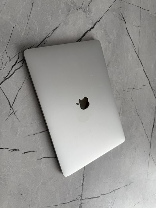 Продаю Macbook pro 13 - 2017 года.