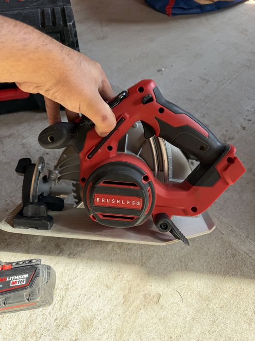 Milwaukee M18BLCS66 безчетков циркуляр