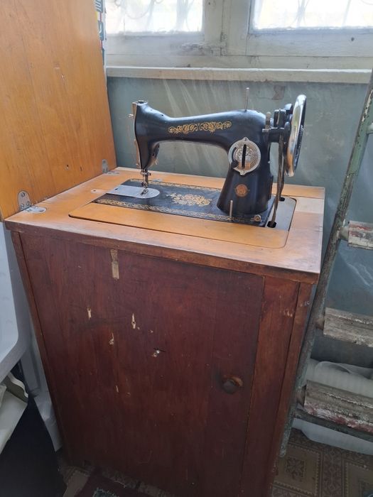 Швейная машинка шкаф