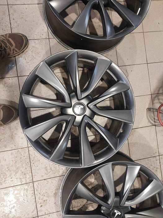 Tesla Model 3 Оригинални 20" Performance джанти