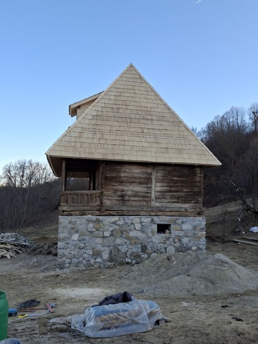 De vanzare case din lemn tradițonale pe comanda su in stoc