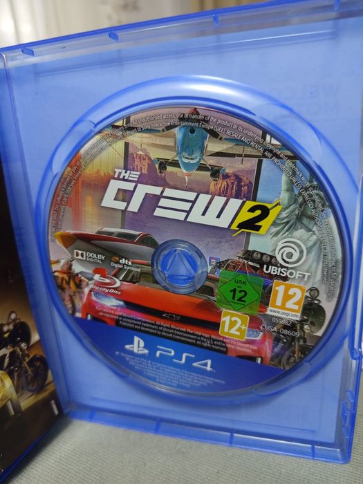 Vând Horizon Zero Dawn și The Crew 2 Ps4