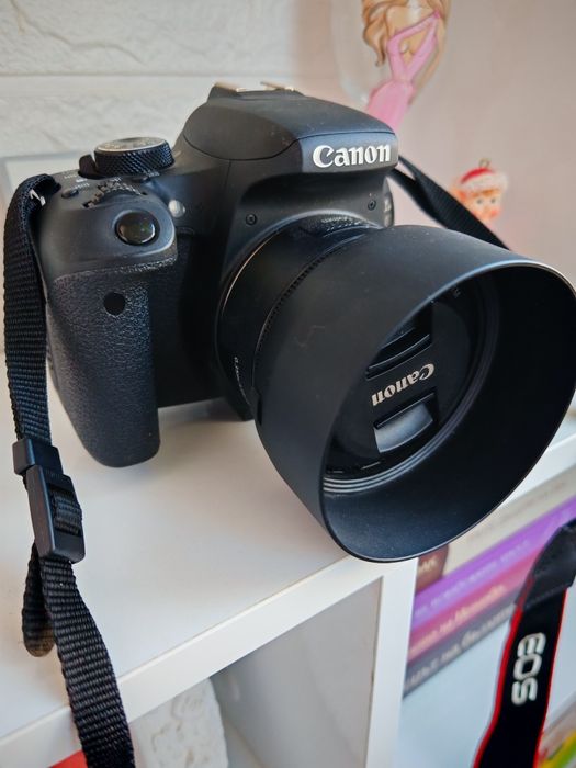 Продавам фотоапарат Canon EOS 800D с 3 обектива