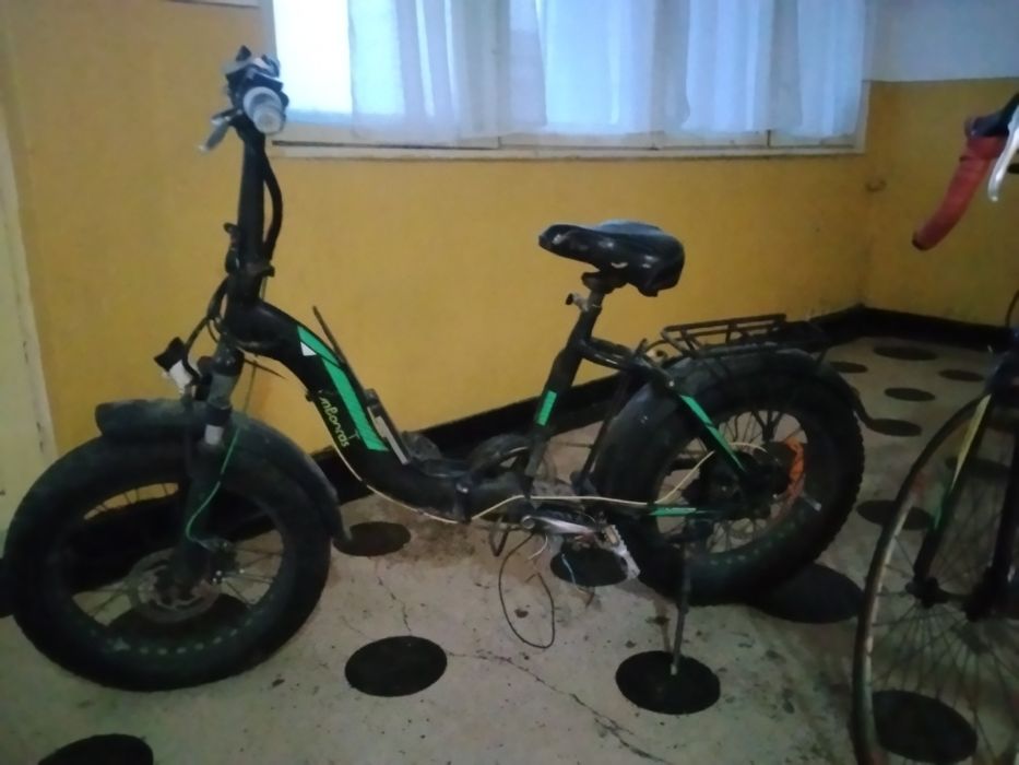 Bicicleta electrica care nu mai funcționează și are până pe fata