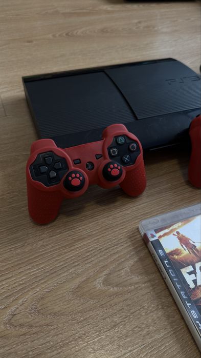 Playstation 3 (PS3) Super Slim, perfect functional! + 2 MANETE + Joc!