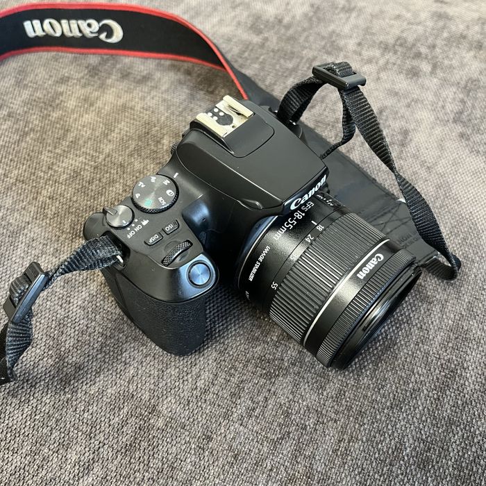 Фотоаппарат Canon 250D