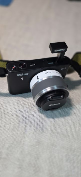 Aparat foto NIKON  1 J2 , impecabil