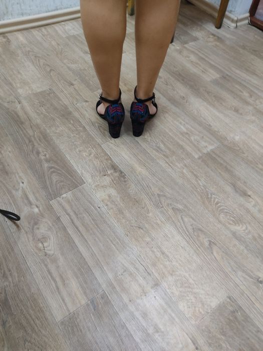 Продам босоножки