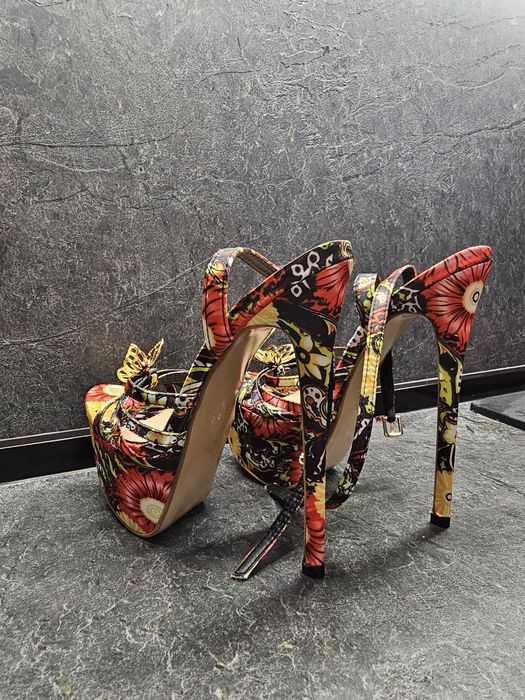 Дамски обувки с висок ток